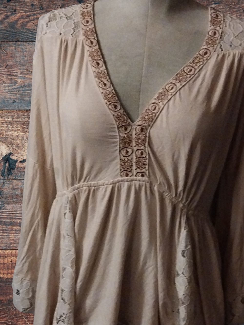 POL Lace-Trim Boho V-Neck Tunic in Cream